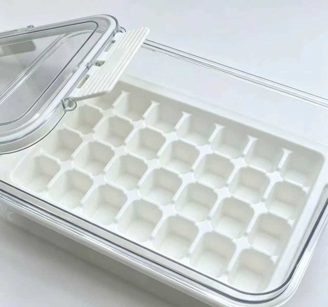 Crystal-clear Card-Grid Freezer Tray 5