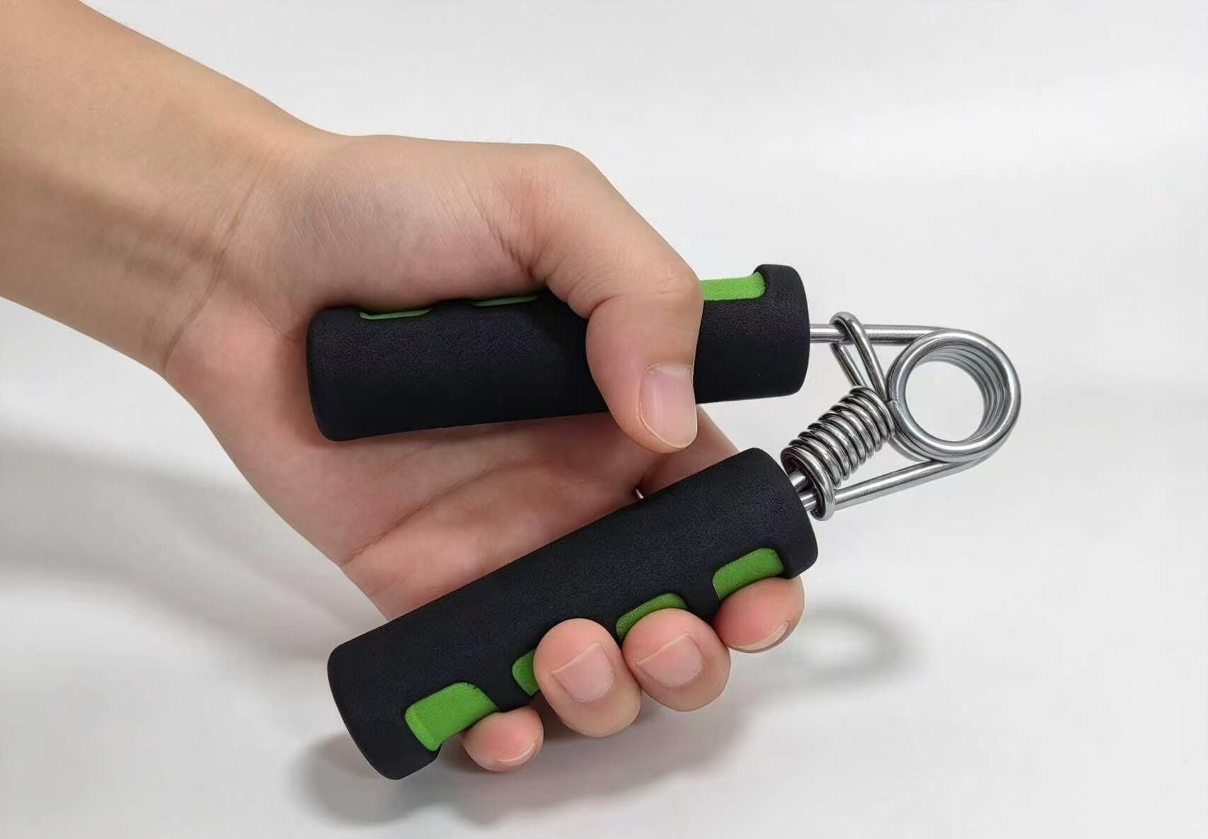 Black & Green Anti-Slip Type A Grip Strengthener 3