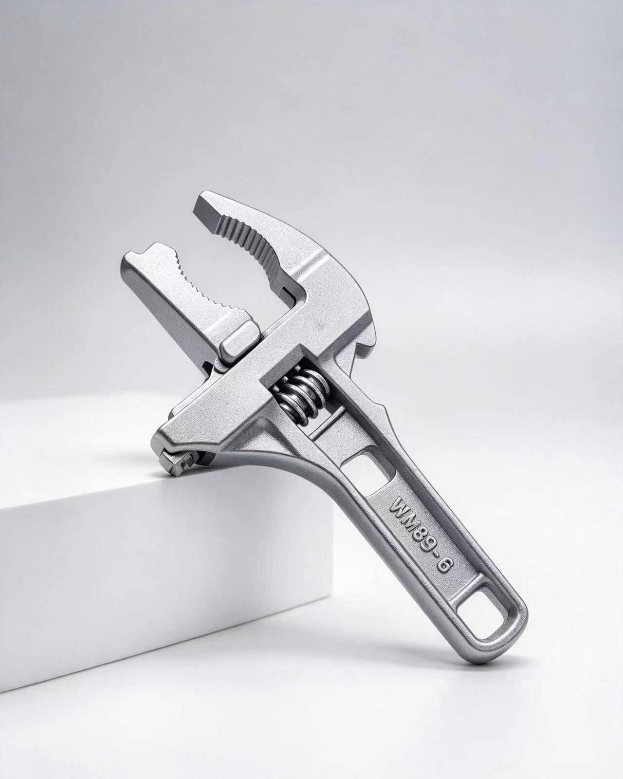 Short-handled self-adjusting spring wrench