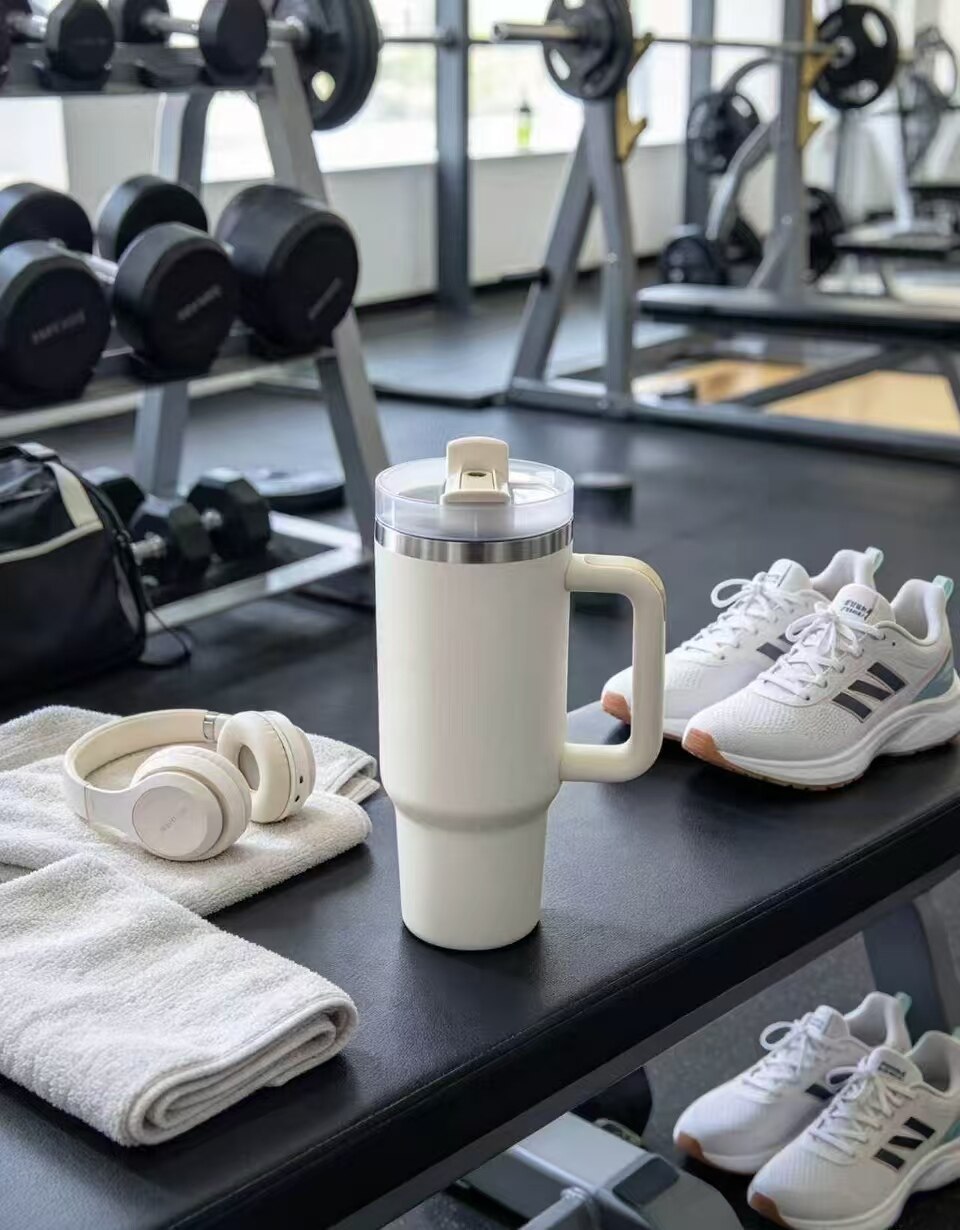 Minimalist Cream-Colored Large-Capacity Direct-Drink Cup 3
