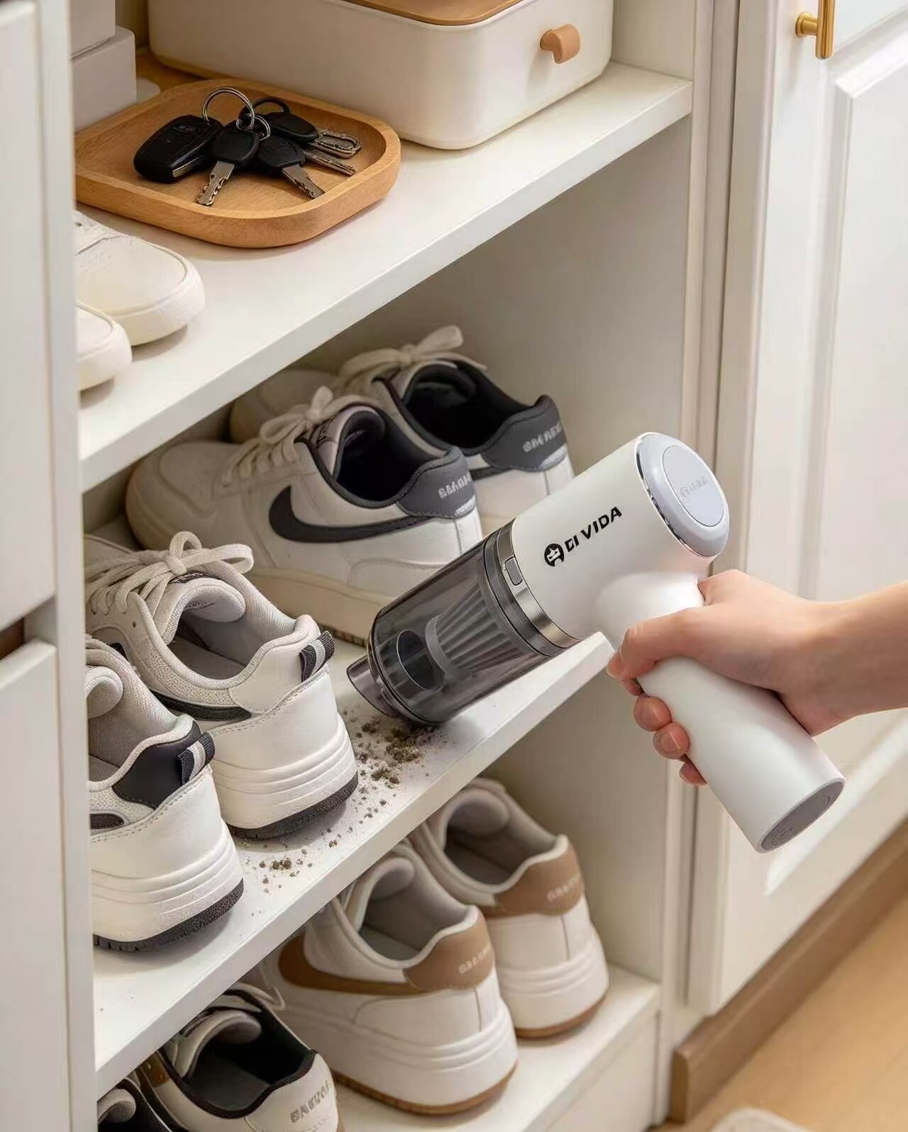 White Feather Dual-Effect Portable Vacuum Cleaner 2