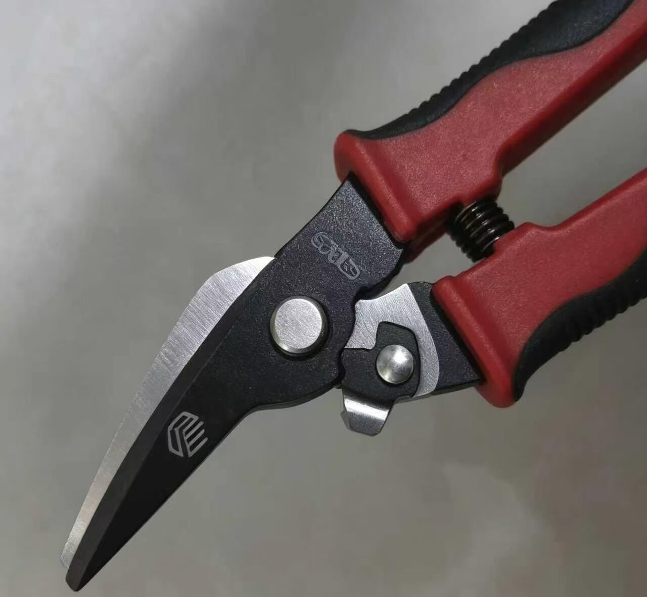 SK5 Industrial-Grade Multi-Function Wire Stripper & Cutter 5