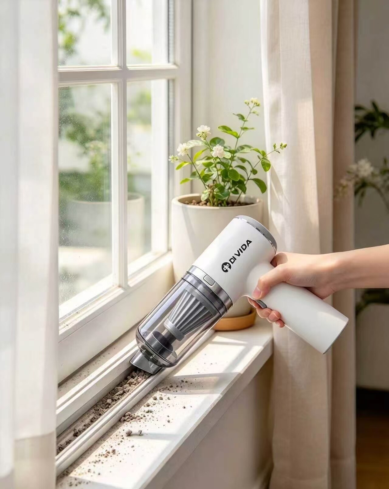 White Feather Dual-Function Portable Vacuum 5