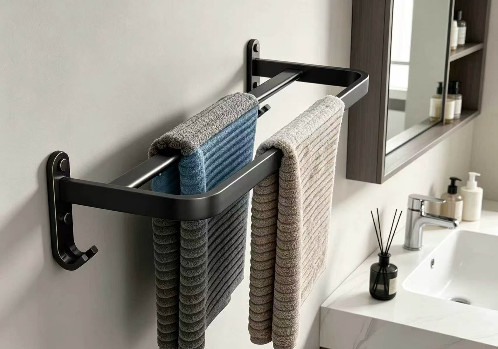 Obsidian Flat Tube Double-Rod Wall Mount 2