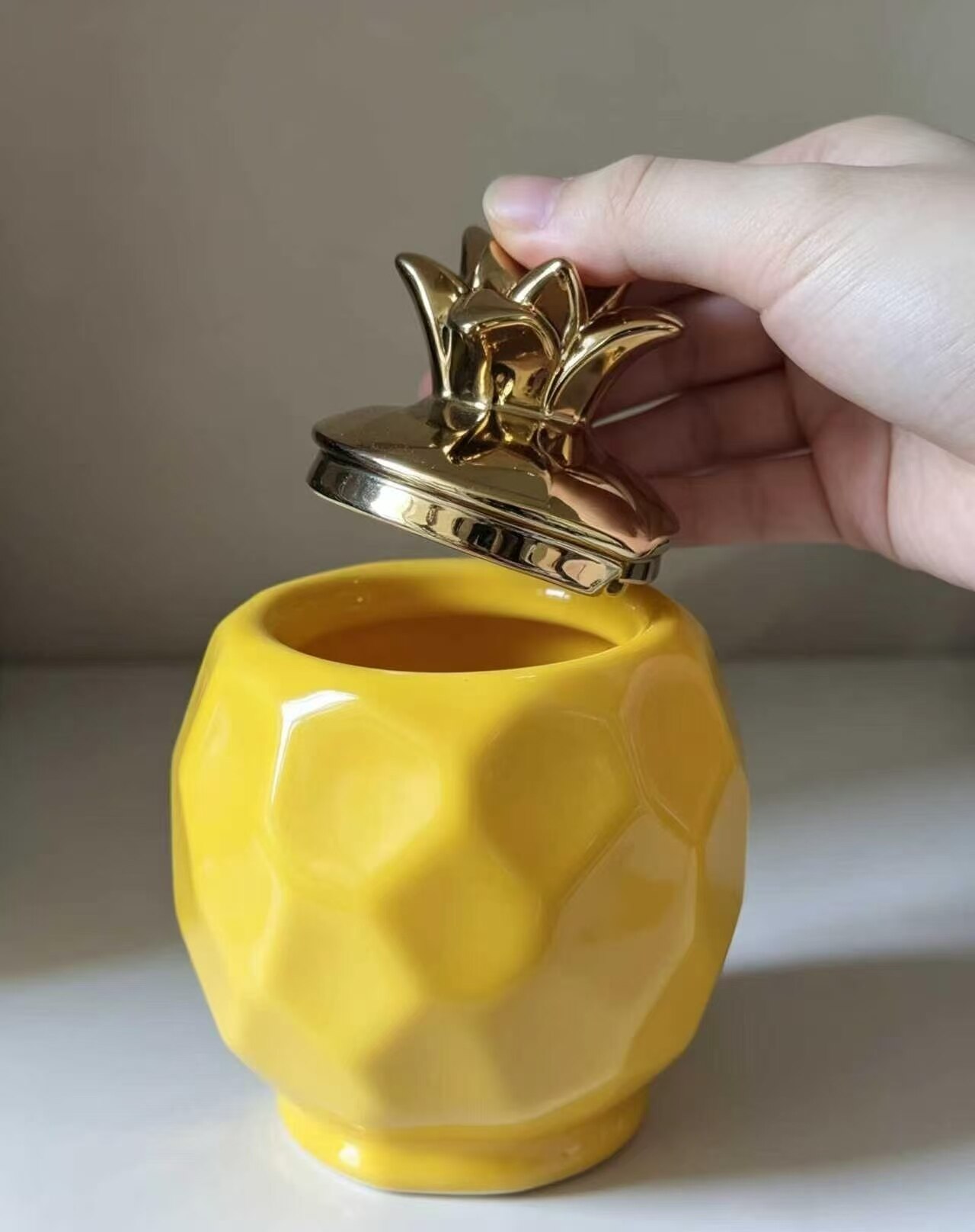 Golden Crown Diamond Pineapple Can 5