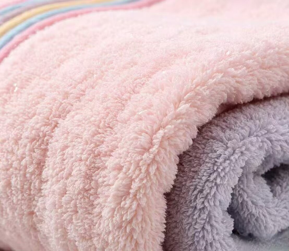 Polyester-cotton blend rainbow sateen towel 3