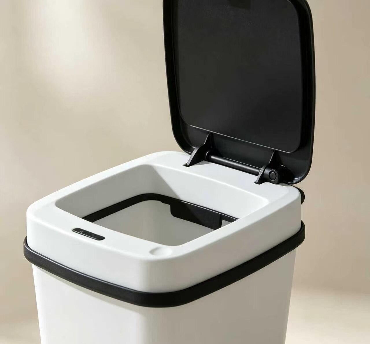 Black and White Checkered Silent Trash Can 5