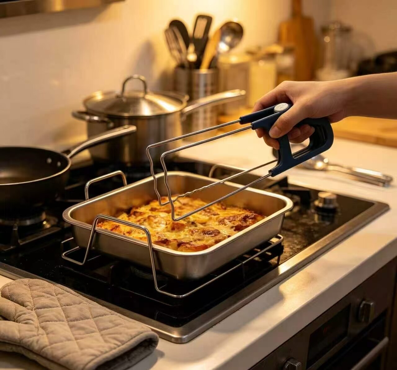 Blue Handle Heat-Resistant Roasting Pan Lift 2