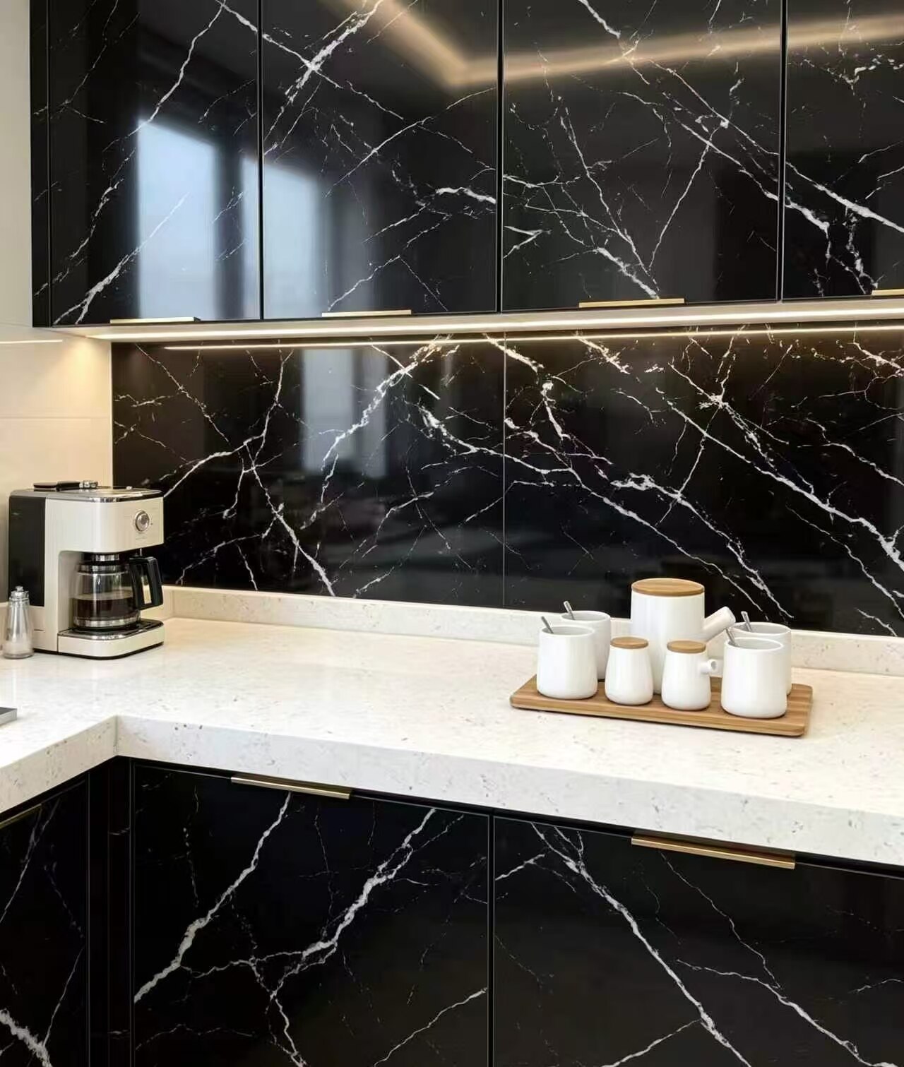 Black and white marble oil-resistant kitchen stickers 2