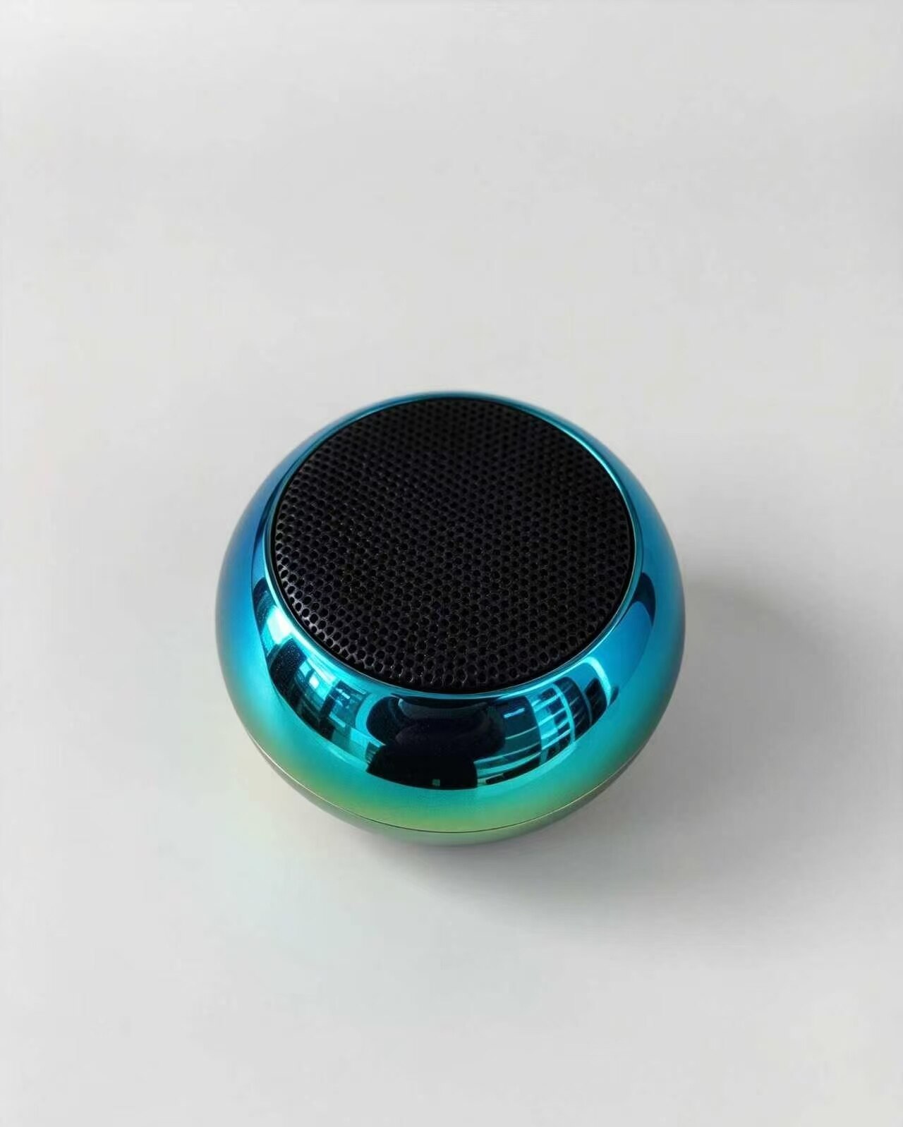 Iridescent Cyan Metal Mini Speaker