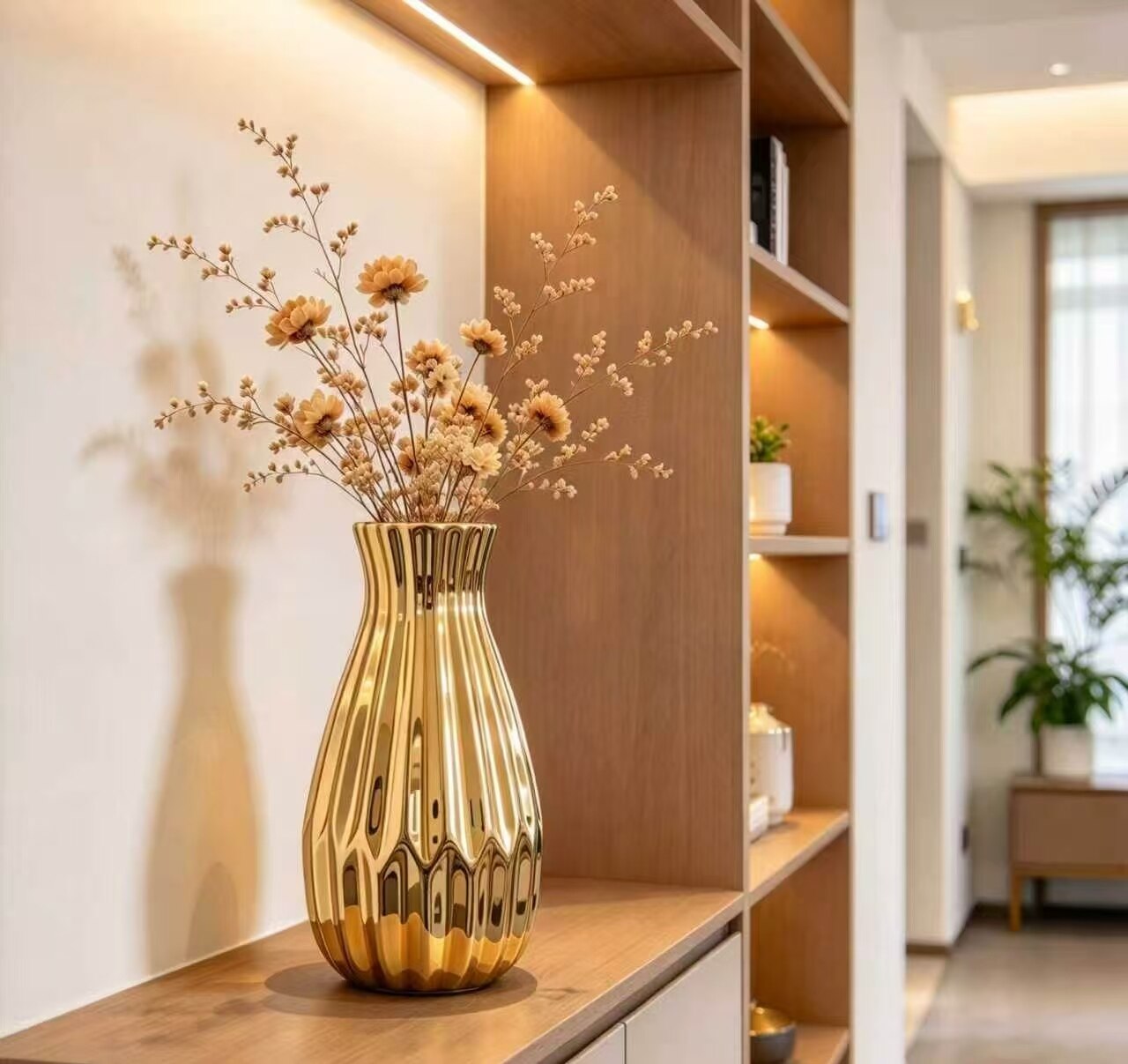 Gold-Plated Vertical-Groove Eco-Friendly Decorative Vase 3