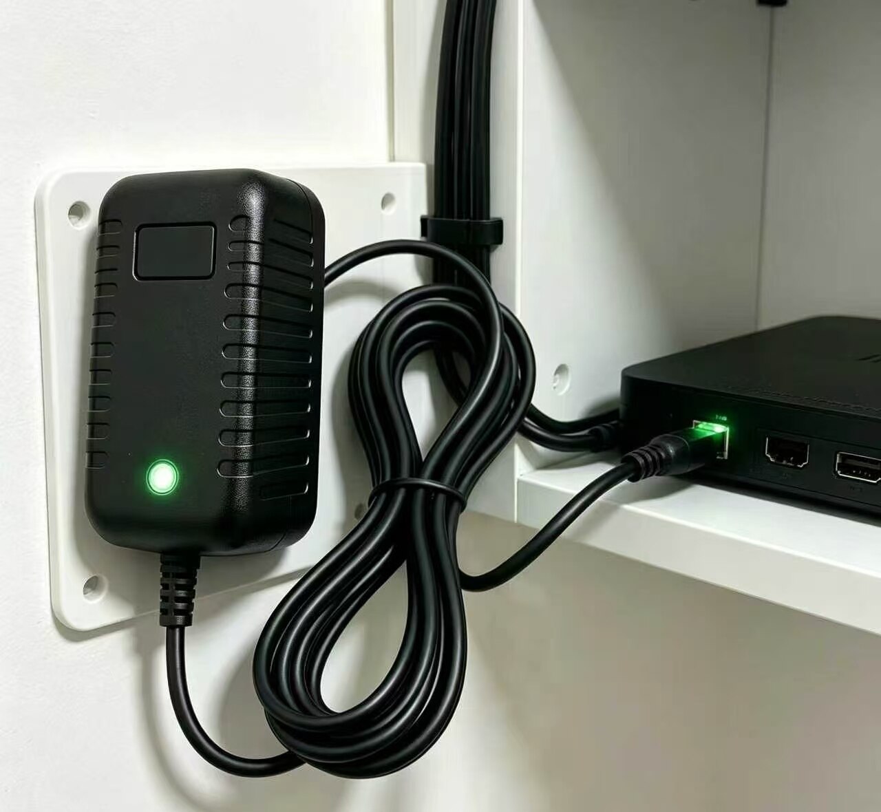 Universal Wide-Voltage DC Power Adapter 3