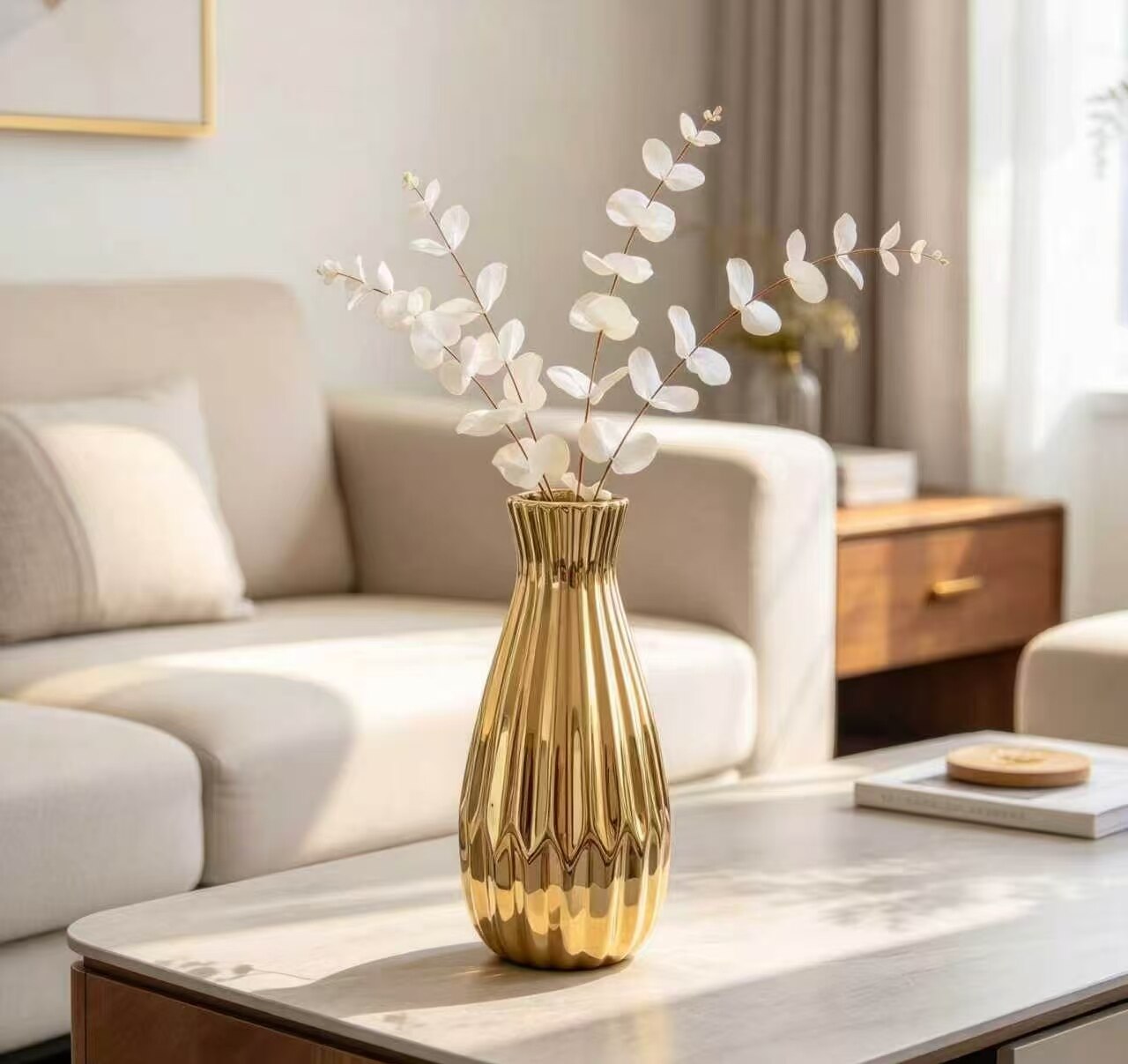 Gilded Vertical-Groove Eco-Friendly Decorative Vase 2