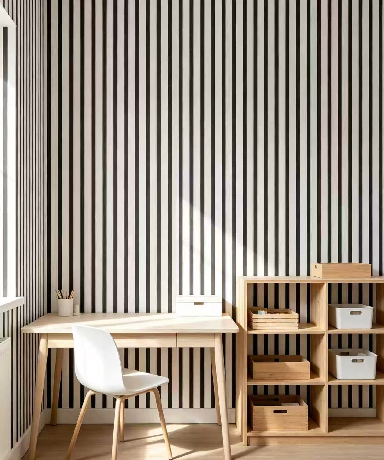 Minimalist Black-and-White Vertical Stripe Wallpaper 2