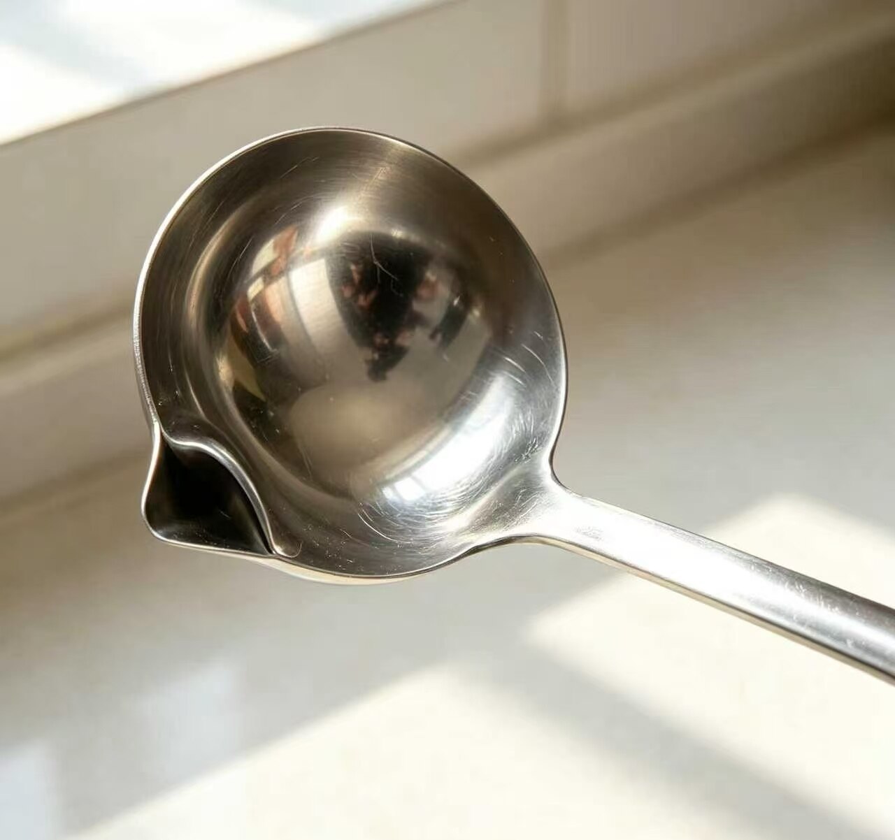 One-Piece Long-Handle Ladle in Bright Silver 4