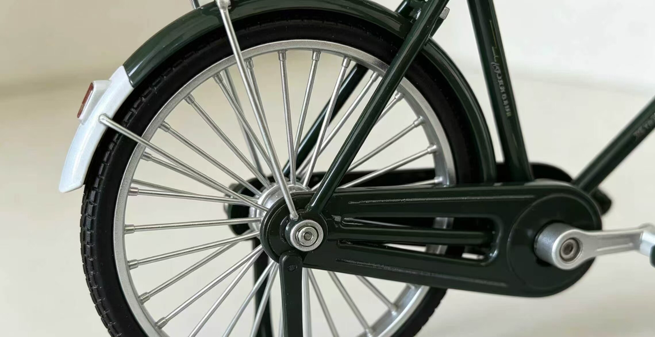 Vintage Bicycle Model - Dark Green Time 5