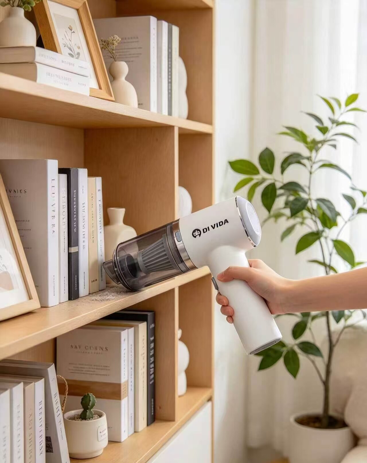 White Feather Dual-Function Portable Vacuum 4