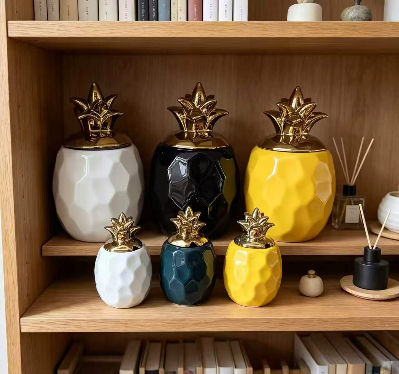 Golden Crown Rhombus Pineapple Can 2
