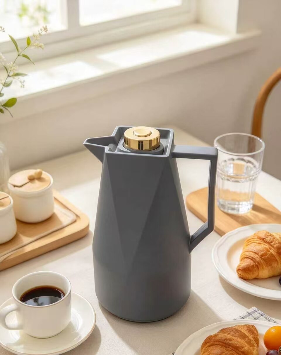 Onyx Gold-Plated Geometric Thermos 4