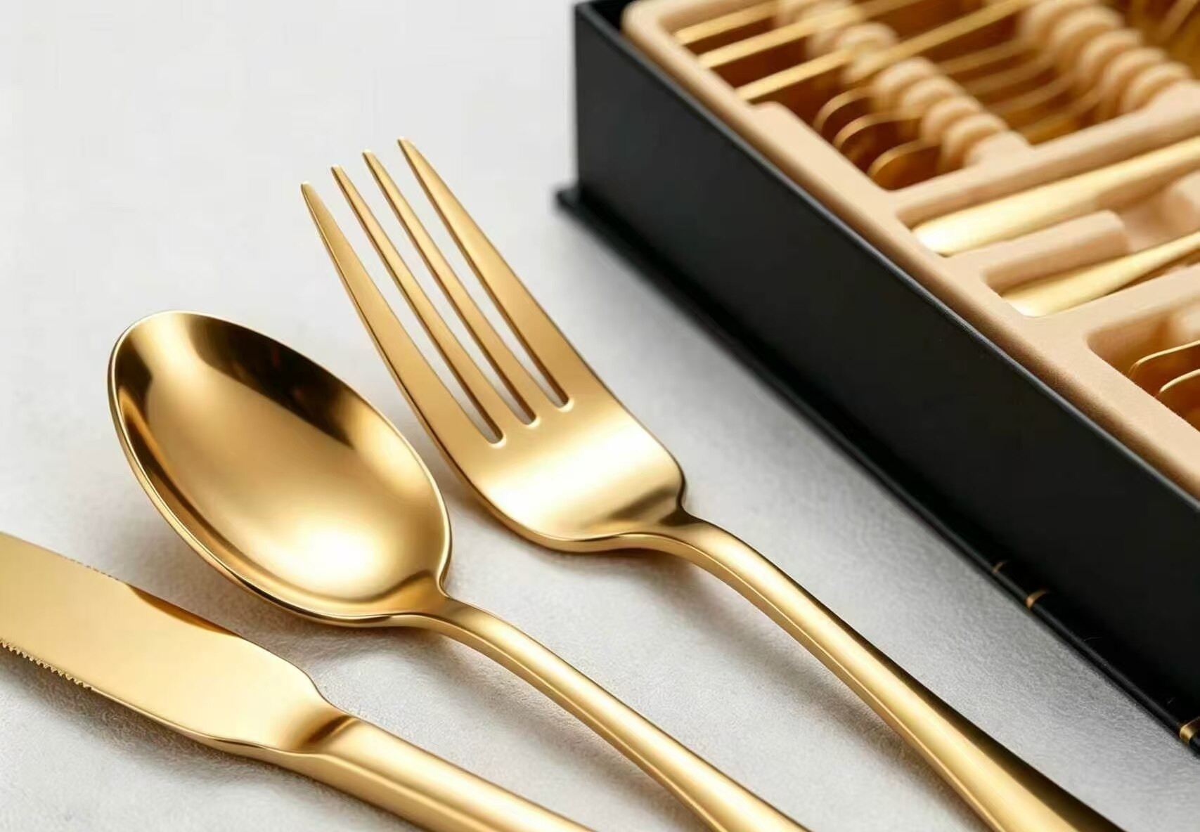 Two-Tone Premium Gift Box Tableware Set 3