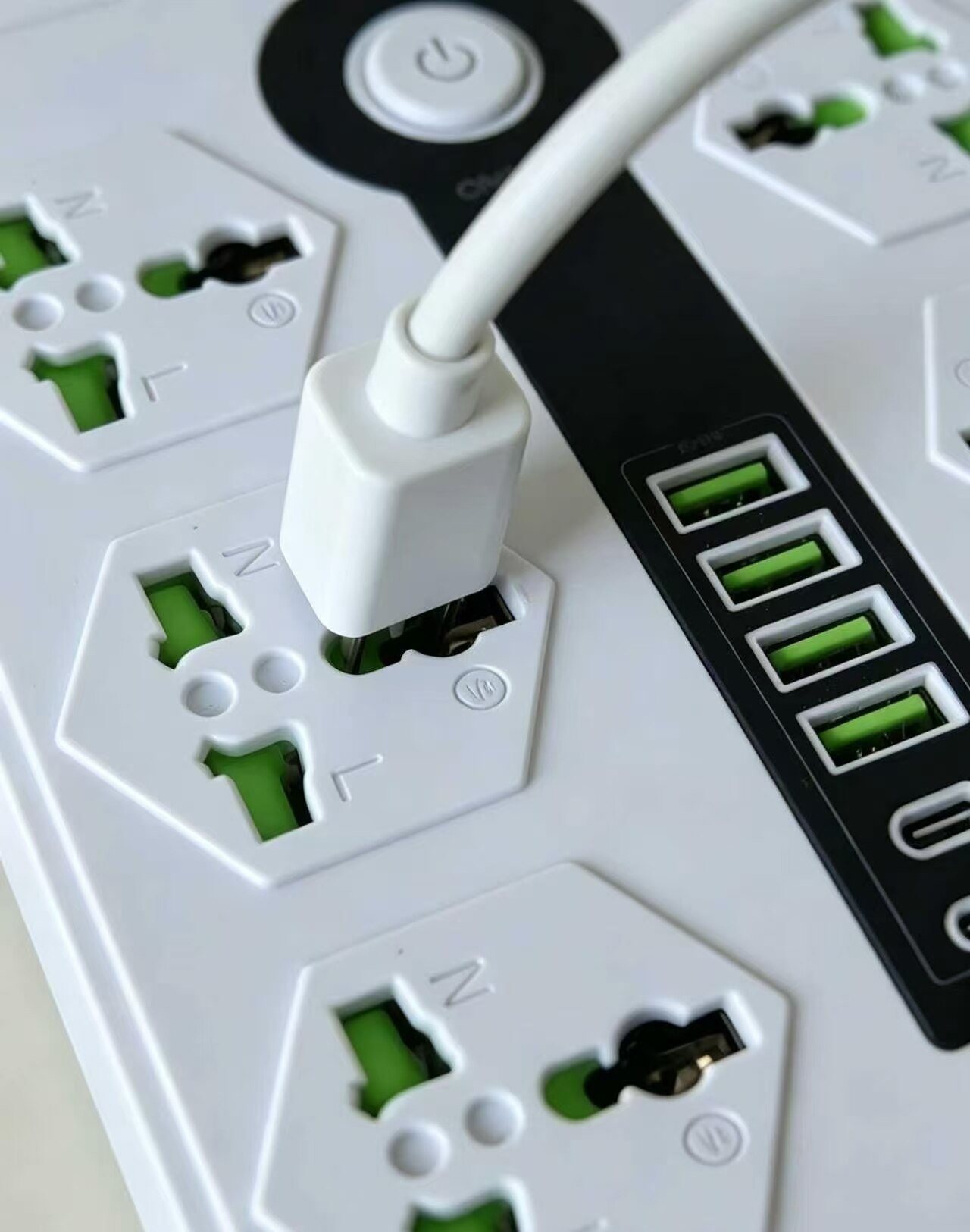 Multi-port Fast Charging Desktop Outlet 2