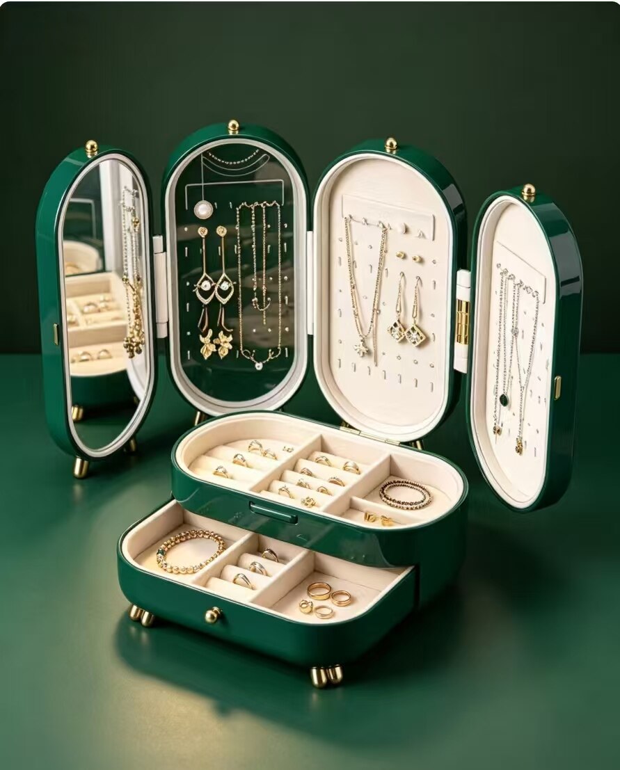 Pearl-finish Oval Luxury Jewelry Box 2