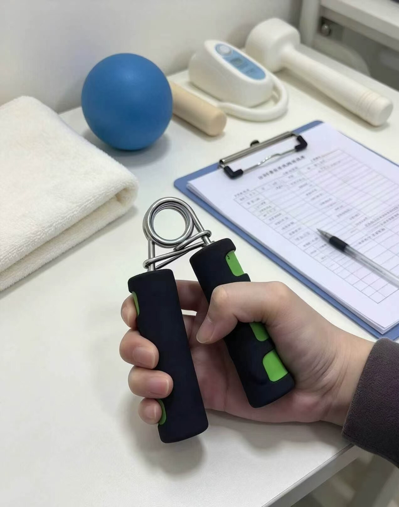 Black & Green Anti-Slip Type A Hand Gripper 4