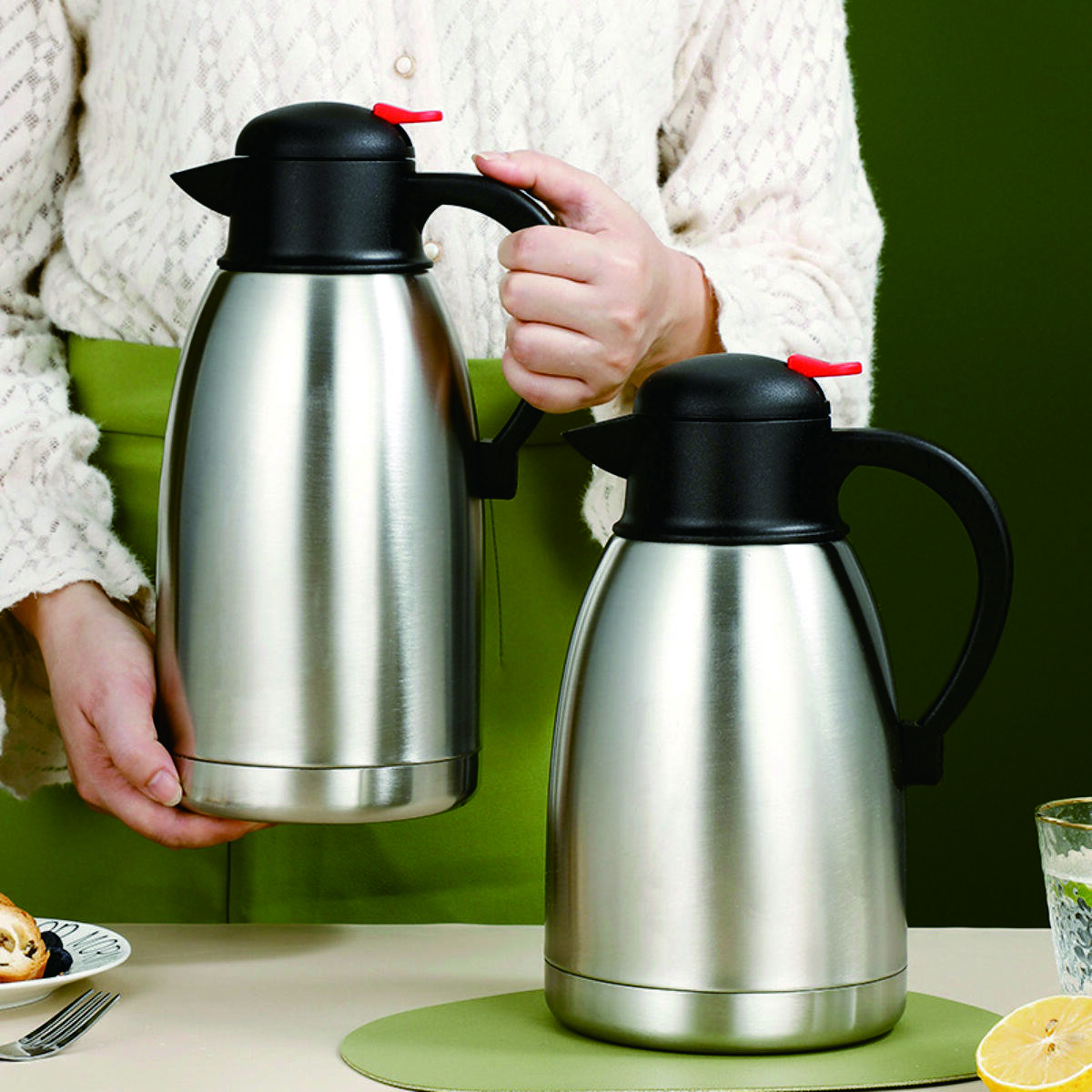Stainless Steel Large-Capacity Double-Wall Vacuum Thermos Bottle 3