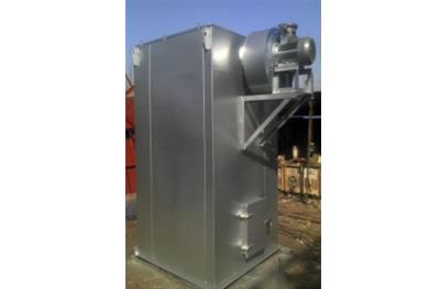 Compact pulse dust collector with built-in induced draft fan for silo top venting