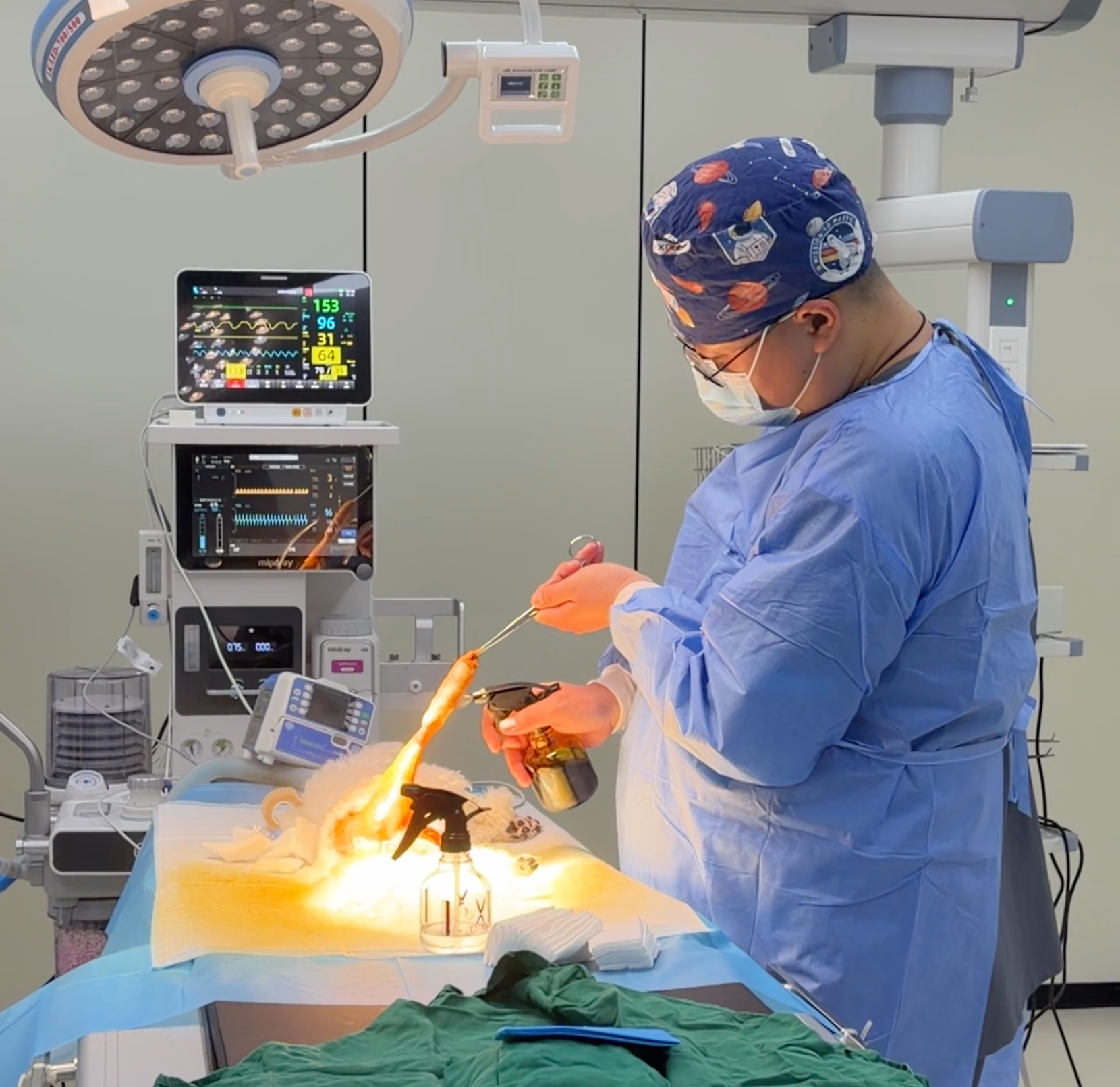 Dr. Dongyang Li in endoscopic surgery