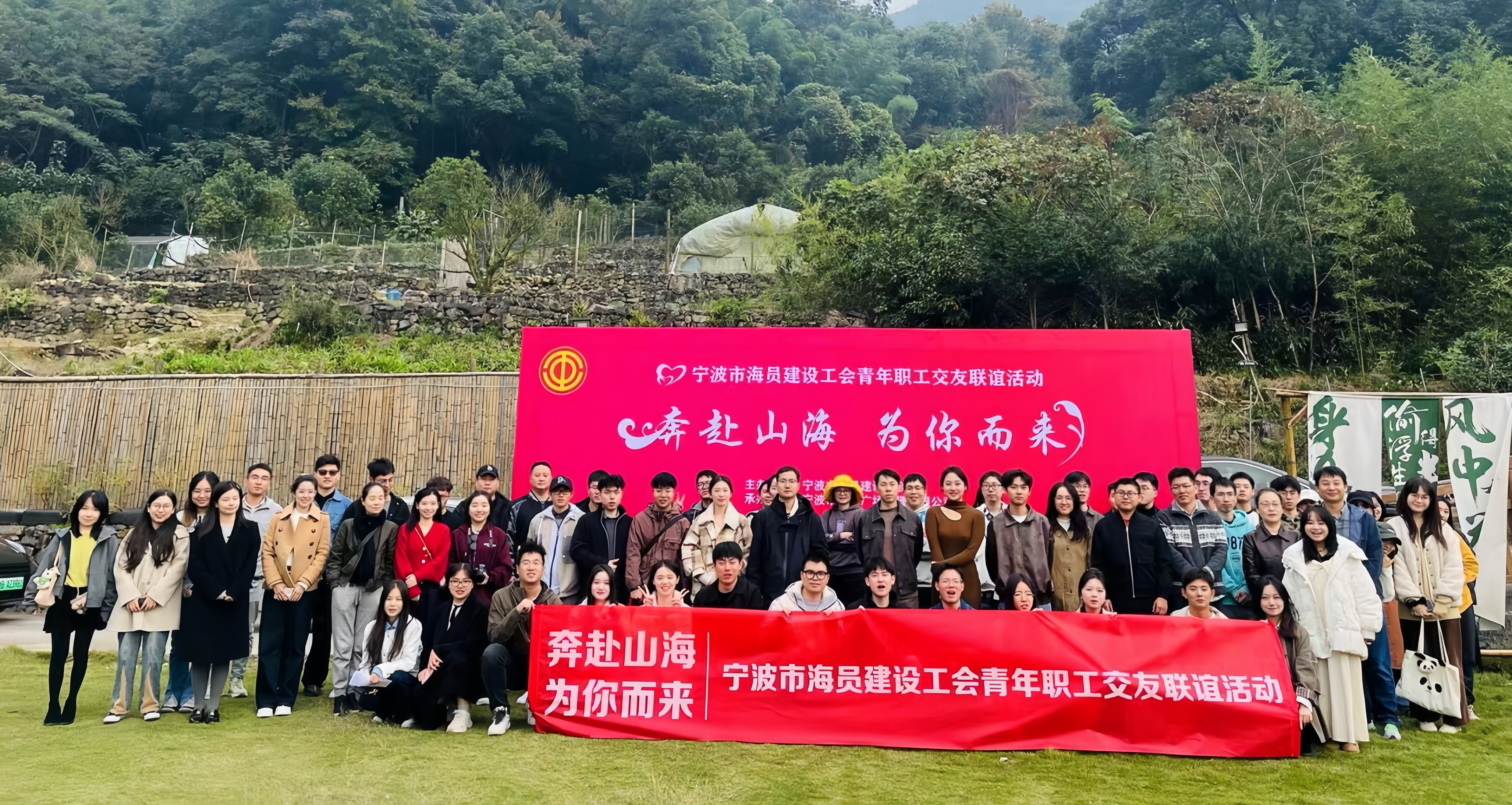走进大中小院校、企业组织开展心理服务