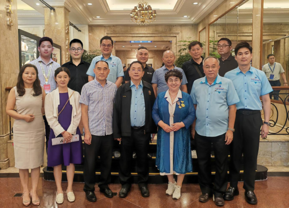马来西亚代表团考察成都 “陆地游轮・第一江南” 项目