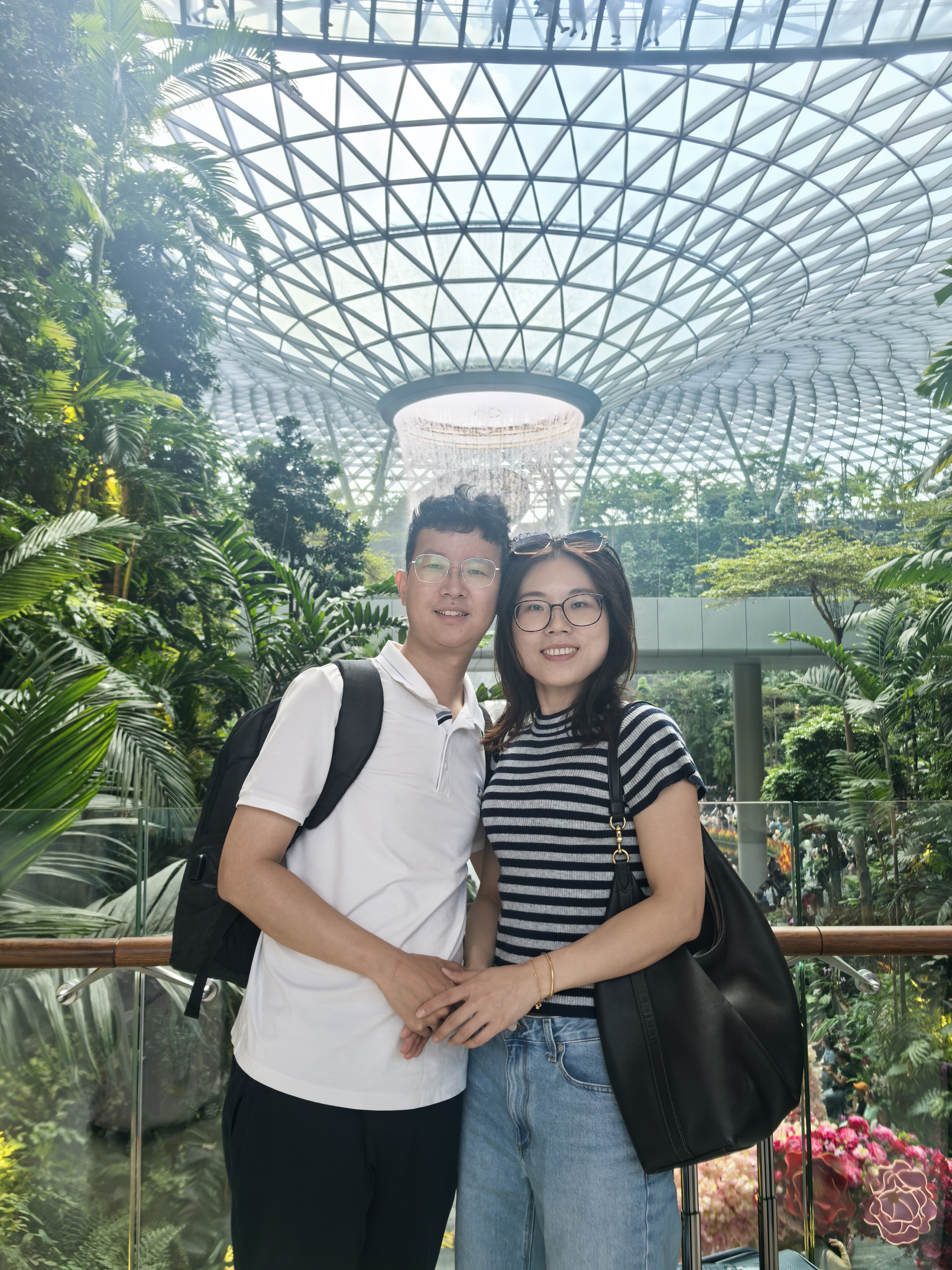 灯下共舞