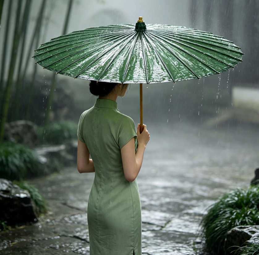Intangible Cultural Heritage Handmade Tung Oil Paper Umbrella
Ancient dyeing craft, green canopy. Ancient style, suitable for rain and sun protection.
