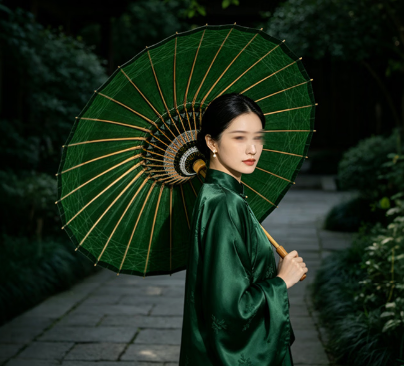 Intangible Cultural Heritage Handmade Tung Oil Paper Umbrella
Ancient dyeing craft, green canopy. Ancient style, suitable for rain and sun protection. 2