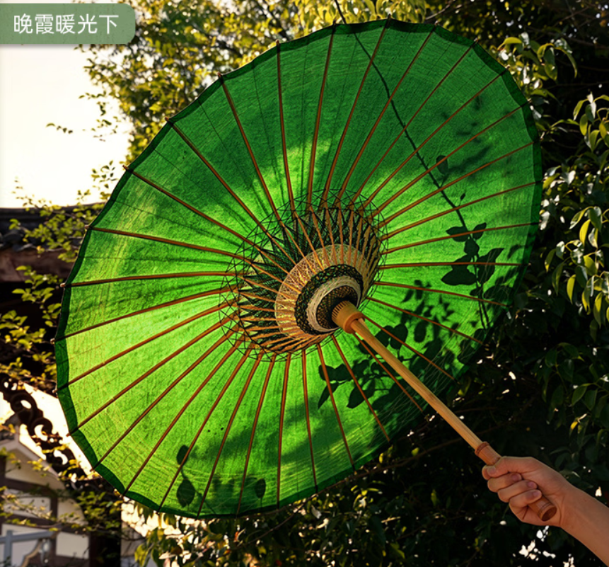 Intangible Cultural Heritage Handmade Tung Oil Paper Umbrella
Ancient dyeing craft, green canopy. Ancient style, suitable for rain and sun protection. 4