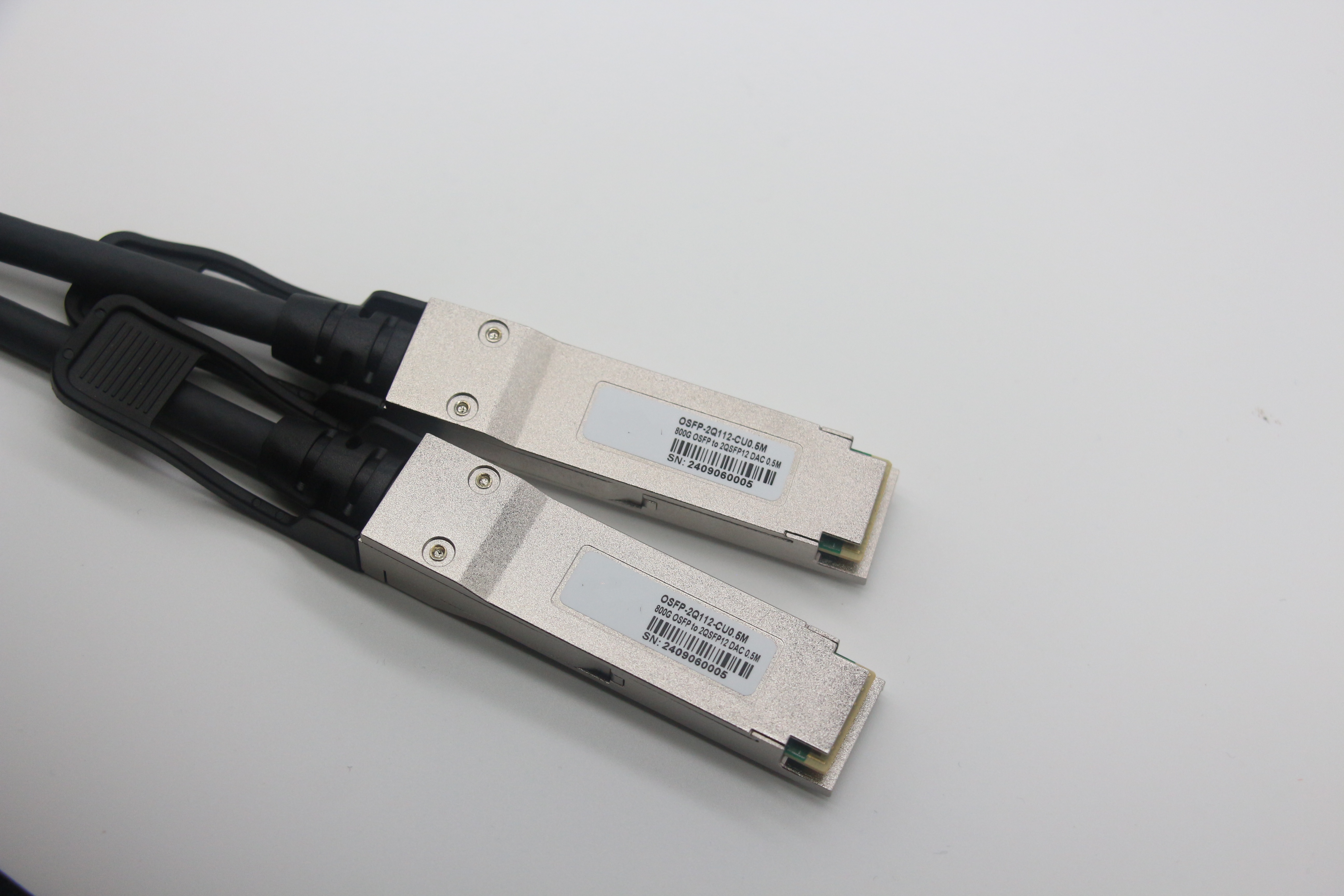 800G OSFP to 2QSFP112 DAC cable thumbnail 2