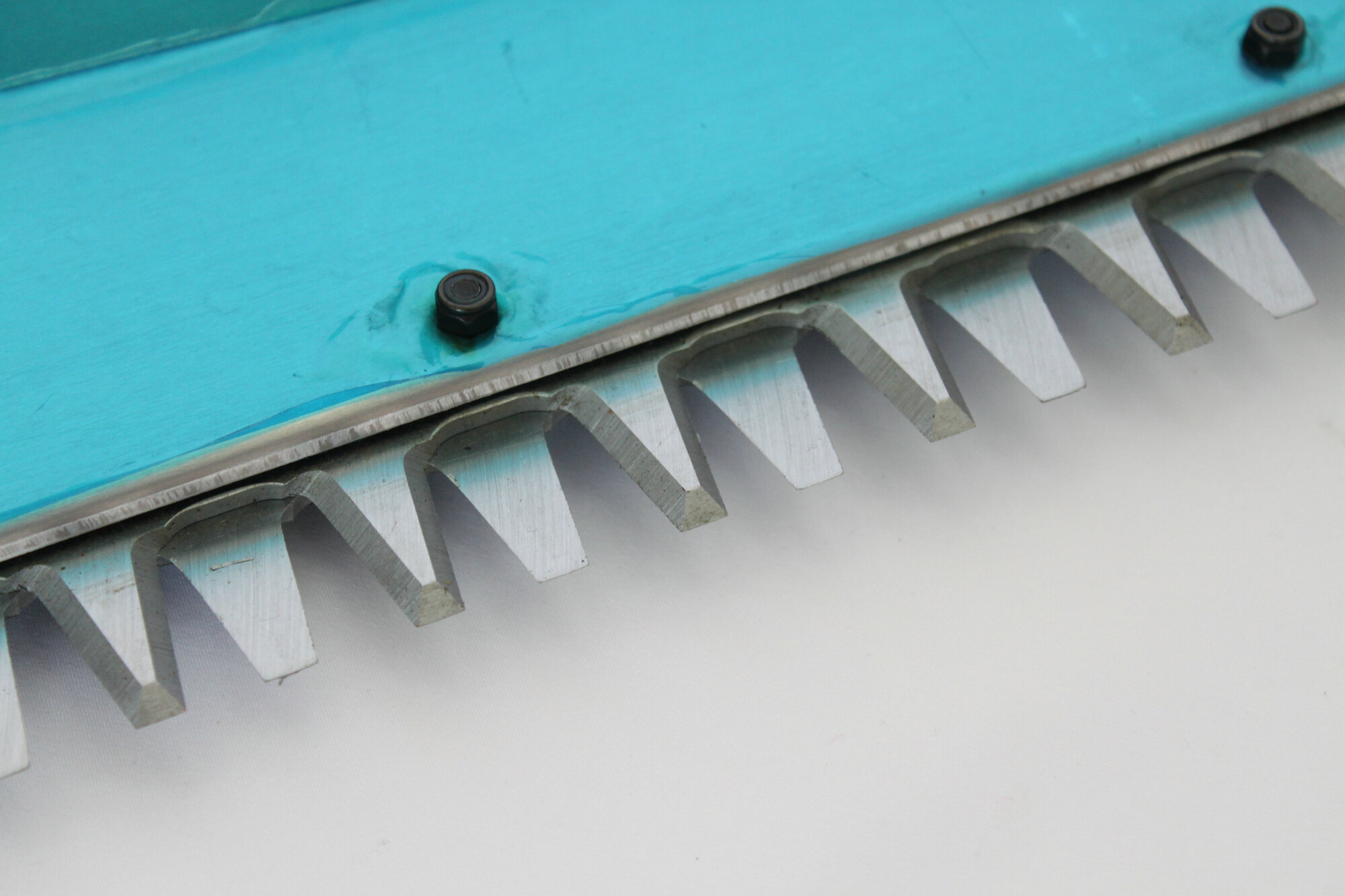 Single Blade Hedge Trimmer with 22.5cc performance Petrol Power Engine view 1