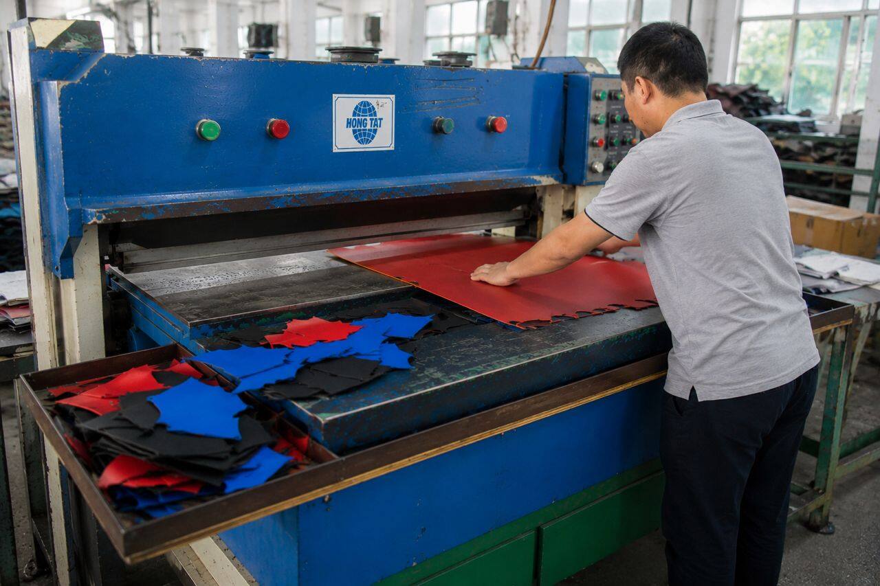 Material Cutting in our bag factory