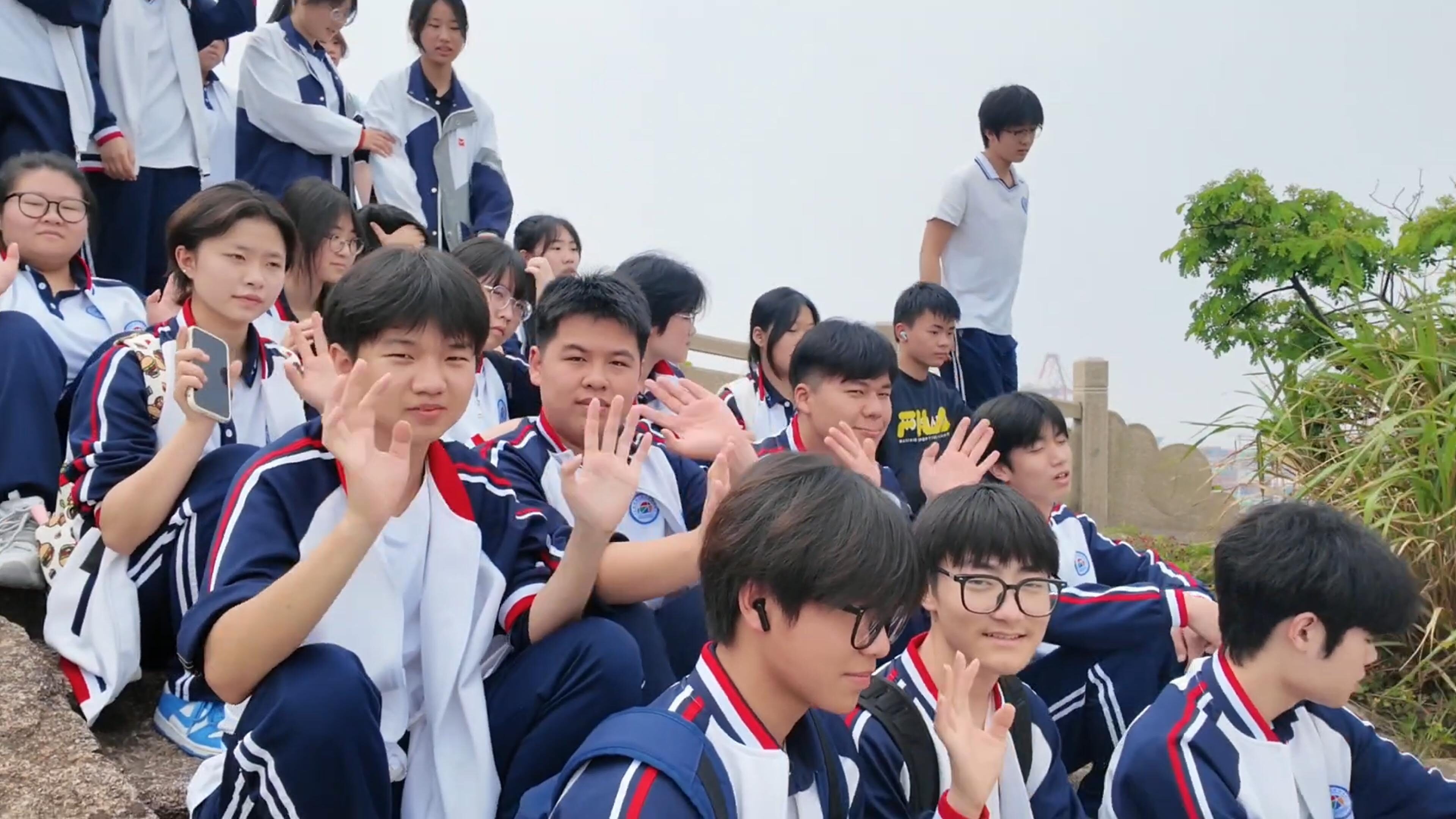 Shanghai Chengcai Comprehensive High School Campus News | Study Tour: Teachers and Students Visit Yangshan Deep-Water Port for Practical Learning