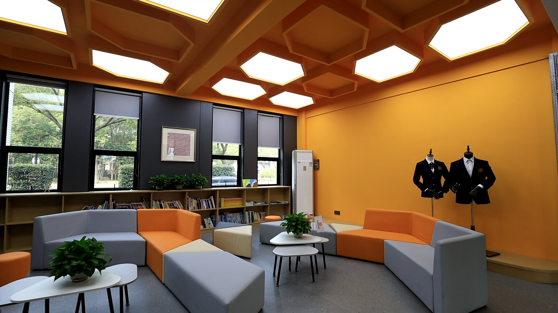 Shanghai Chengcai Comprehensive High School Campus Environment – Student Lounge