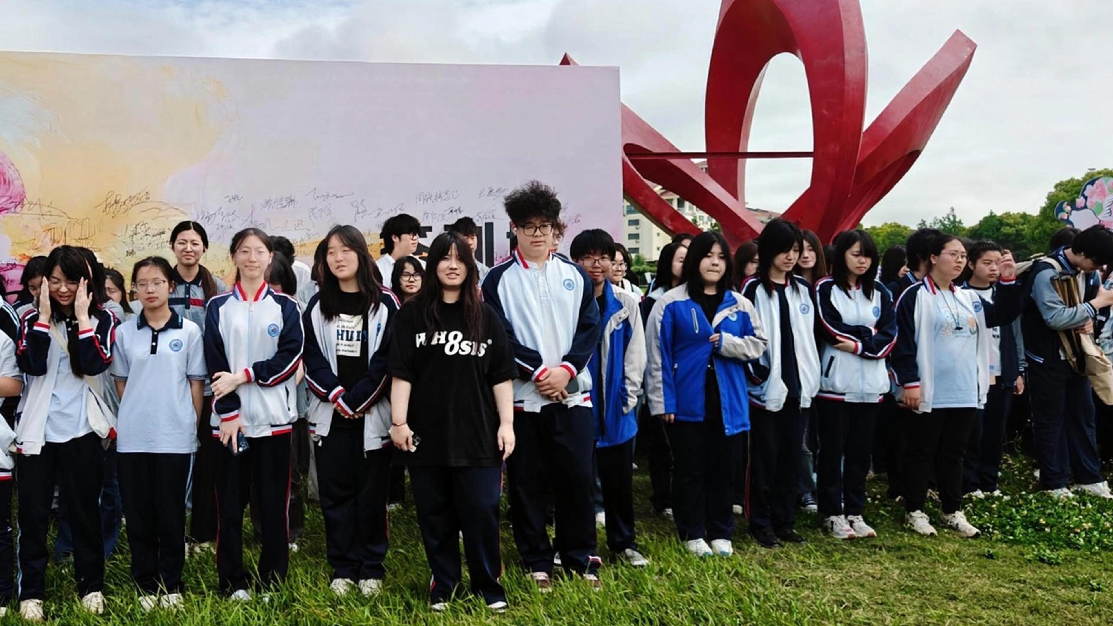 Shanghai Chengcai Comprehensive High School Campus News - Practice | Our Students Participate in Scene Sketching and Art Festival Events!