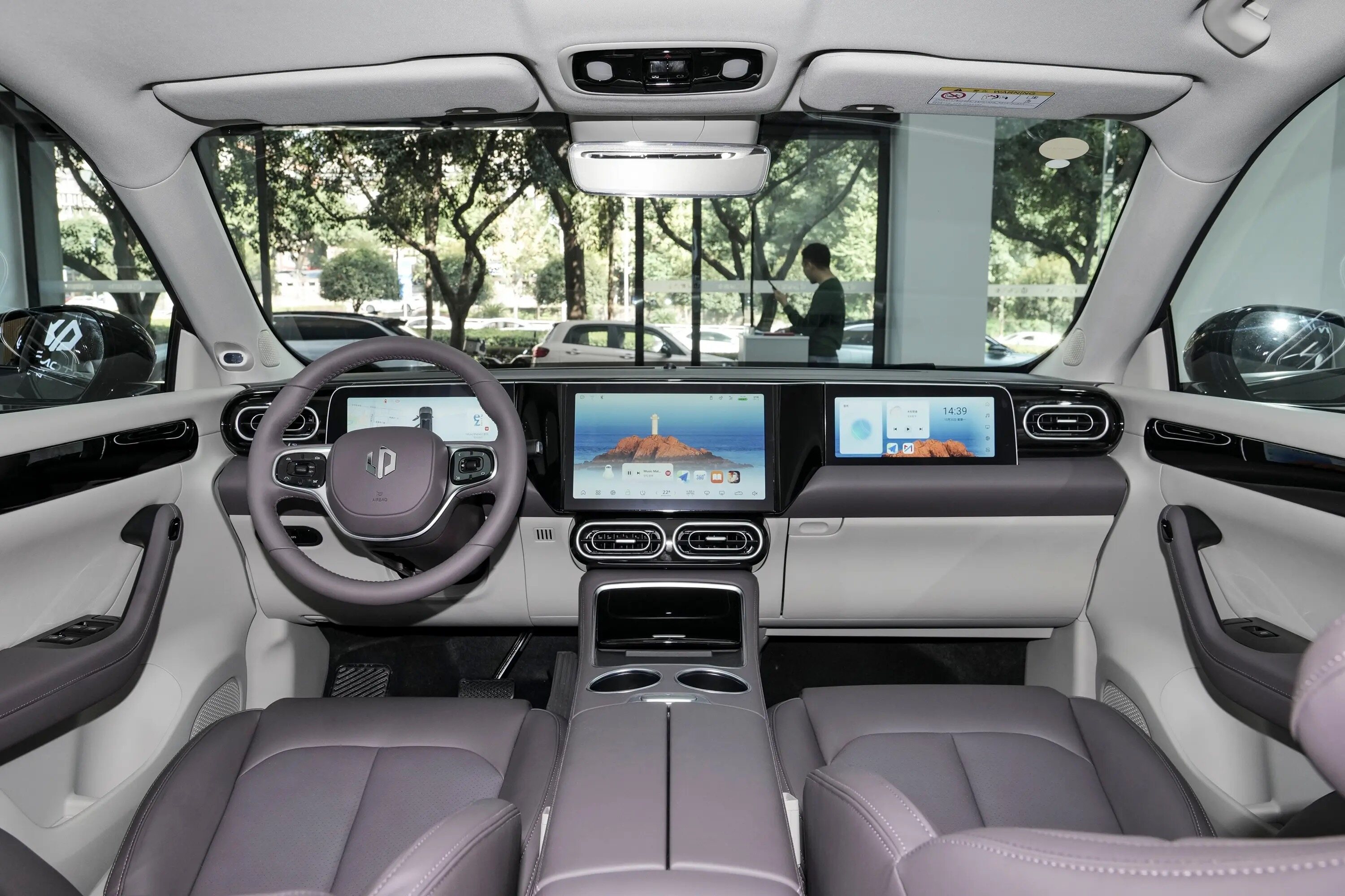 New Energy Leapmotor C11 Extended-range Electric Hybrid Vehicle for Sale view 3