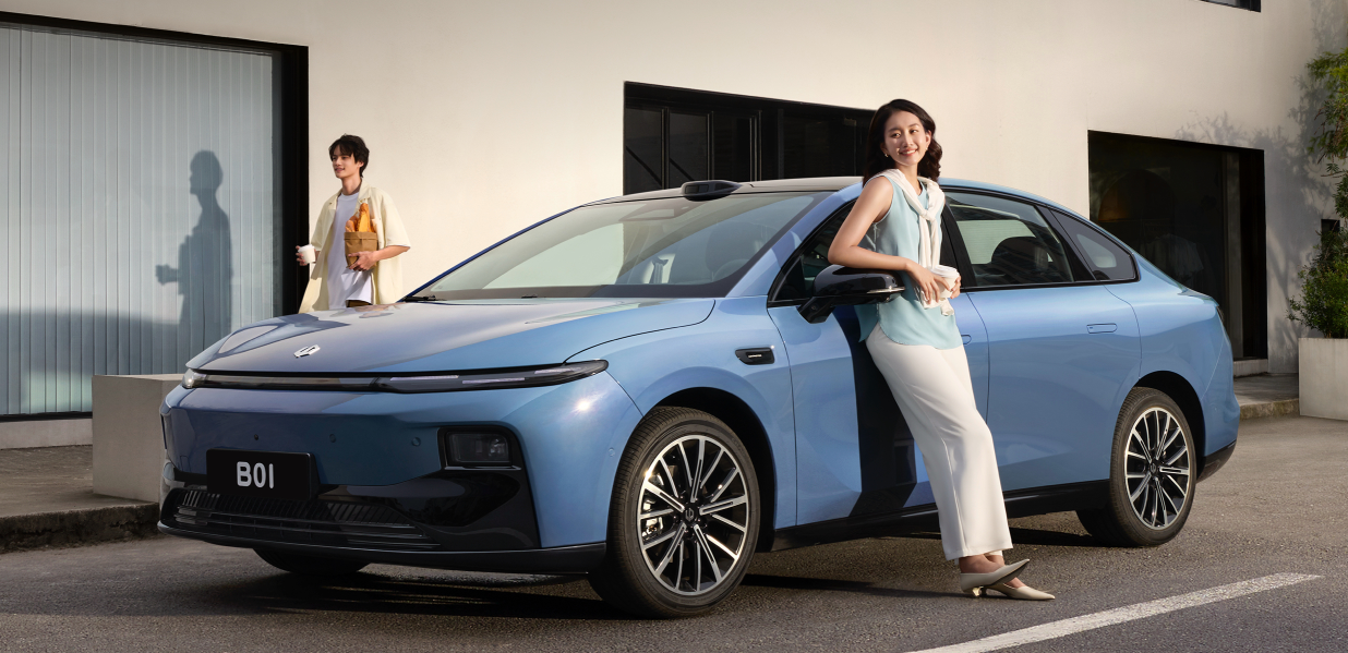 Left Hand Drive Leapmotor B01 4 Door 5 Seat Sedan Pure Electric Car