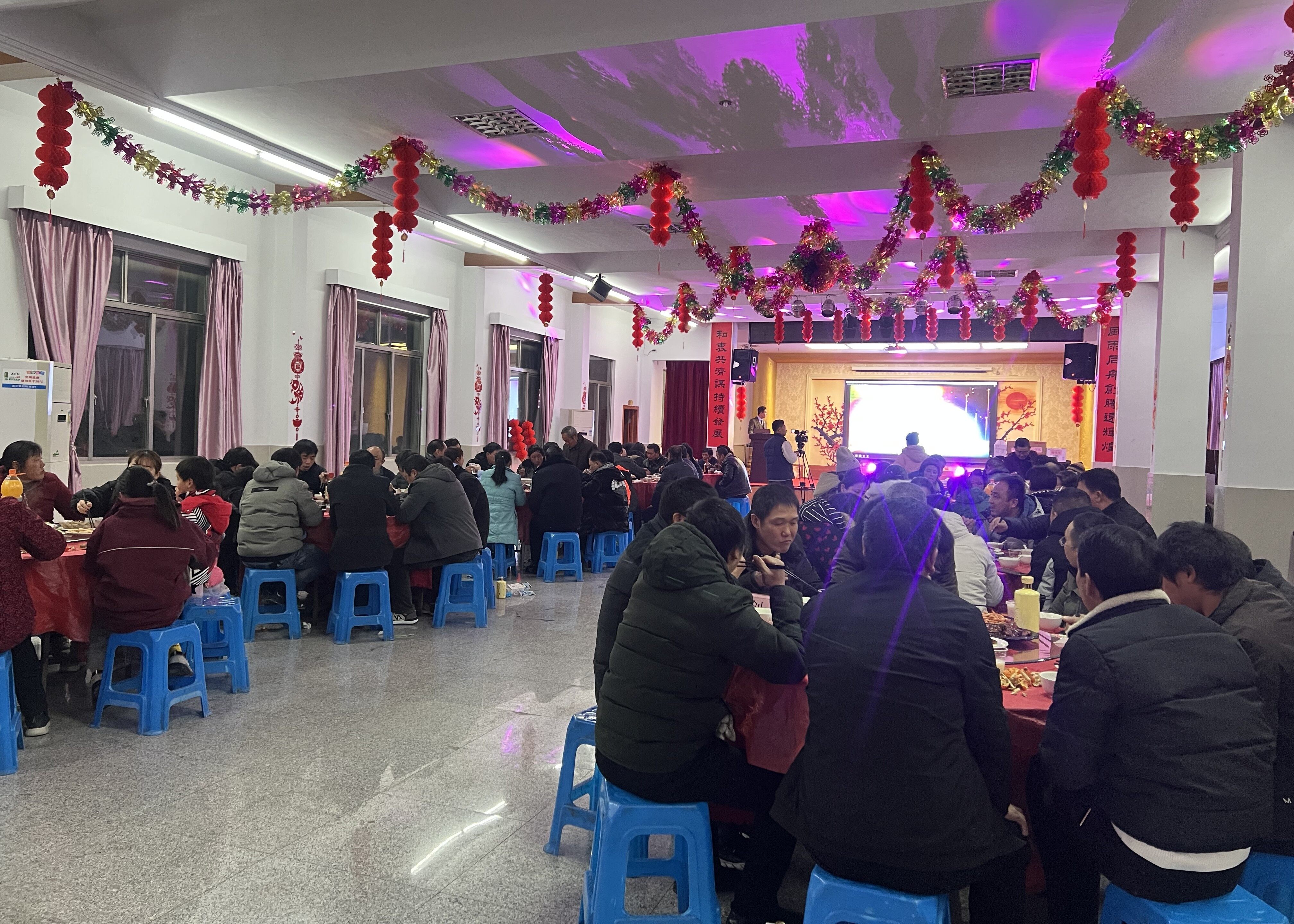 员工团建聚餐活动