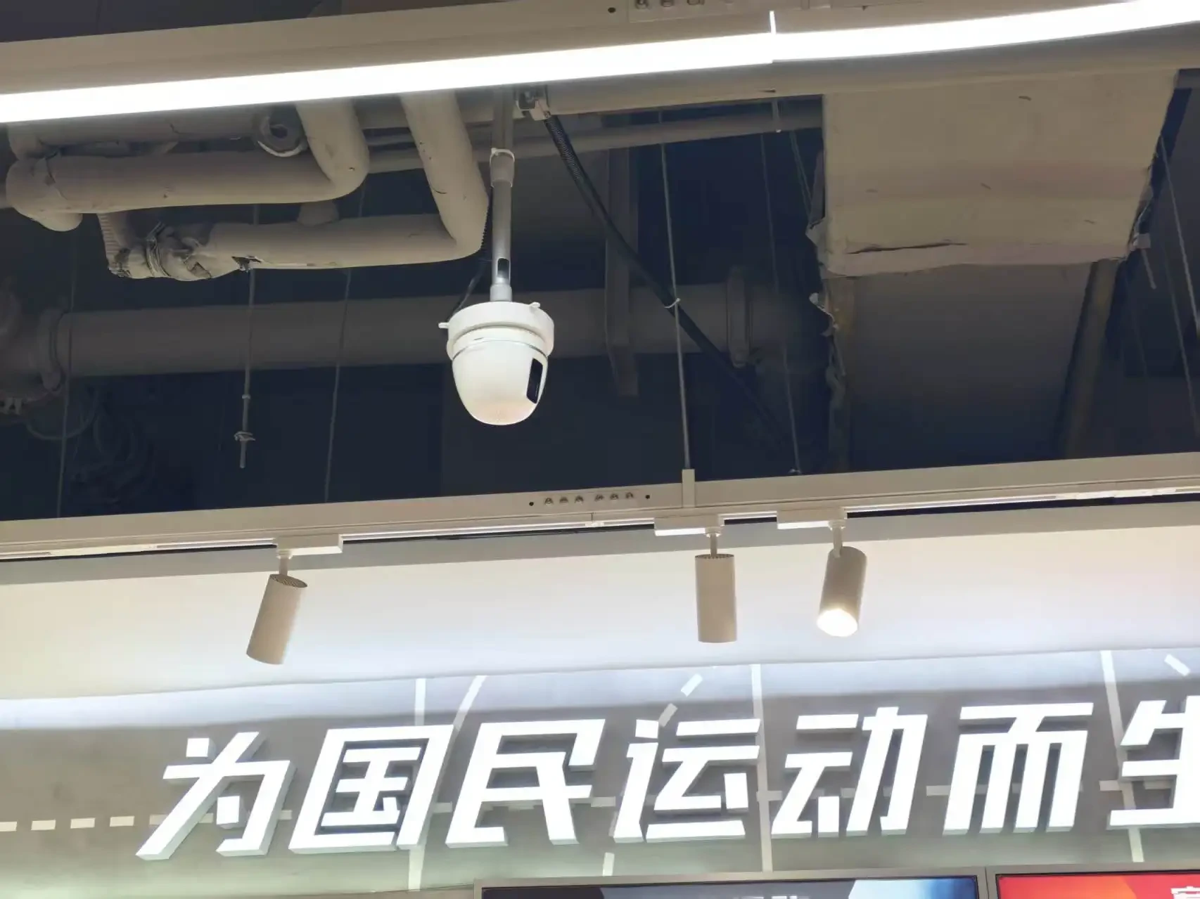 运动品牌鸿星尔克门店客流统计部署