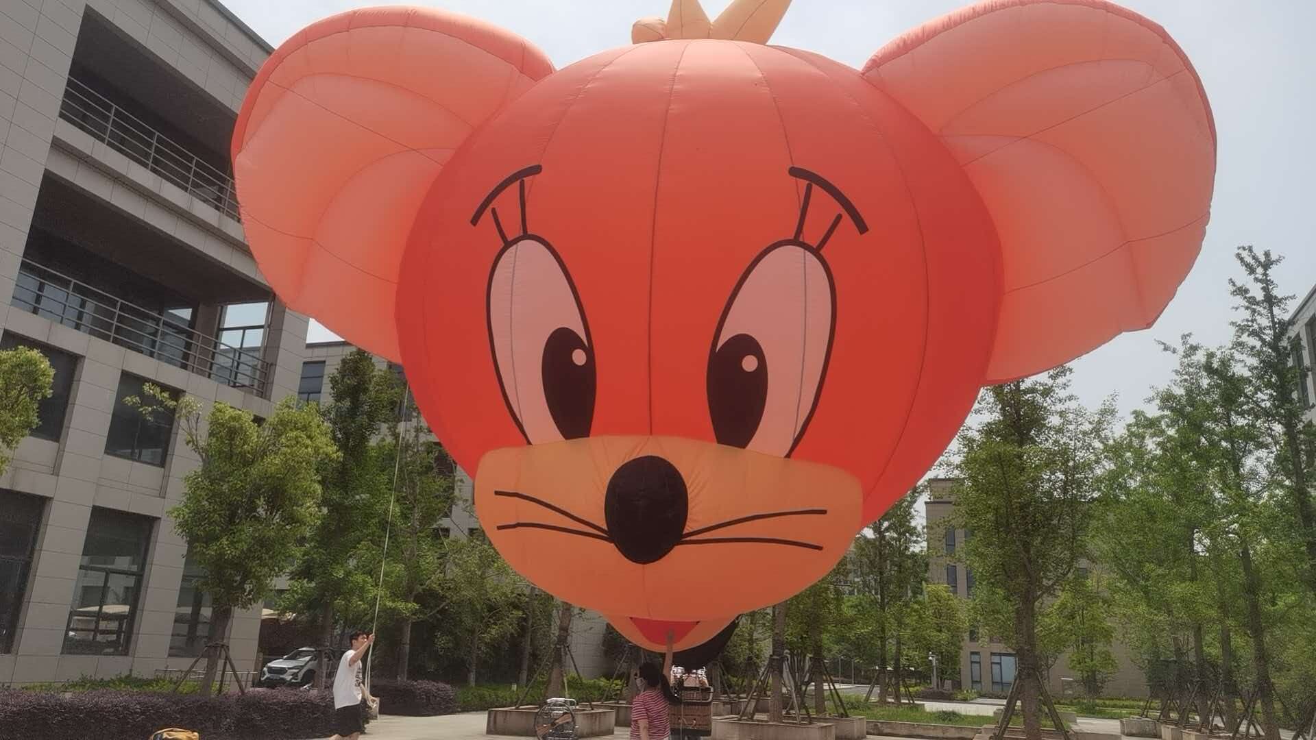 Jerry Mouse Shaped Remote-Controlled Hot Air Balloon – Features the iconic orange cartoon character, perfect for animated theme events and parent-child activities.
