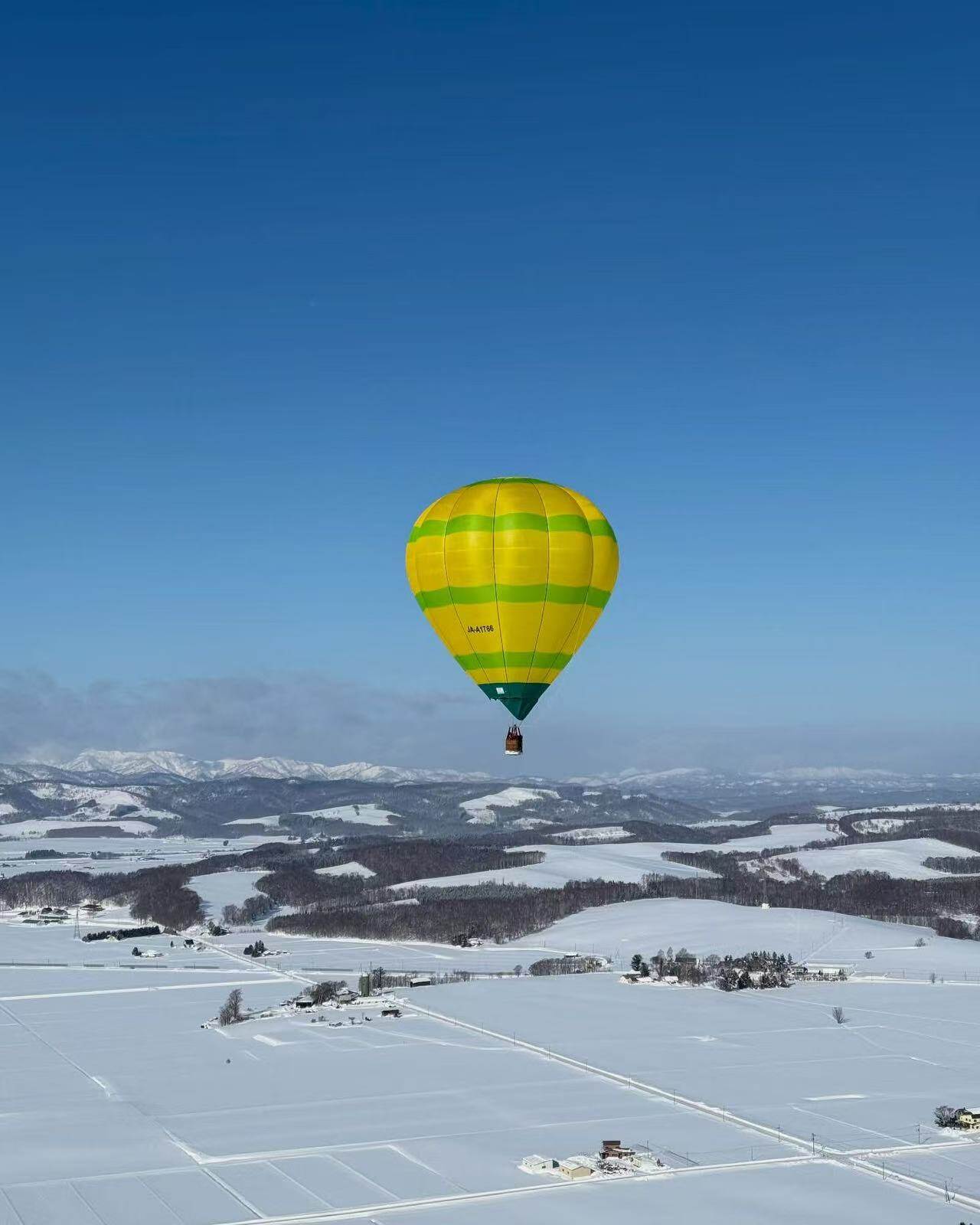 Japanese Snowscape Passenger Hot Air Balloon – JA-registered hot air balloon for winter sightseeing flights over snowy landscapes in Japan