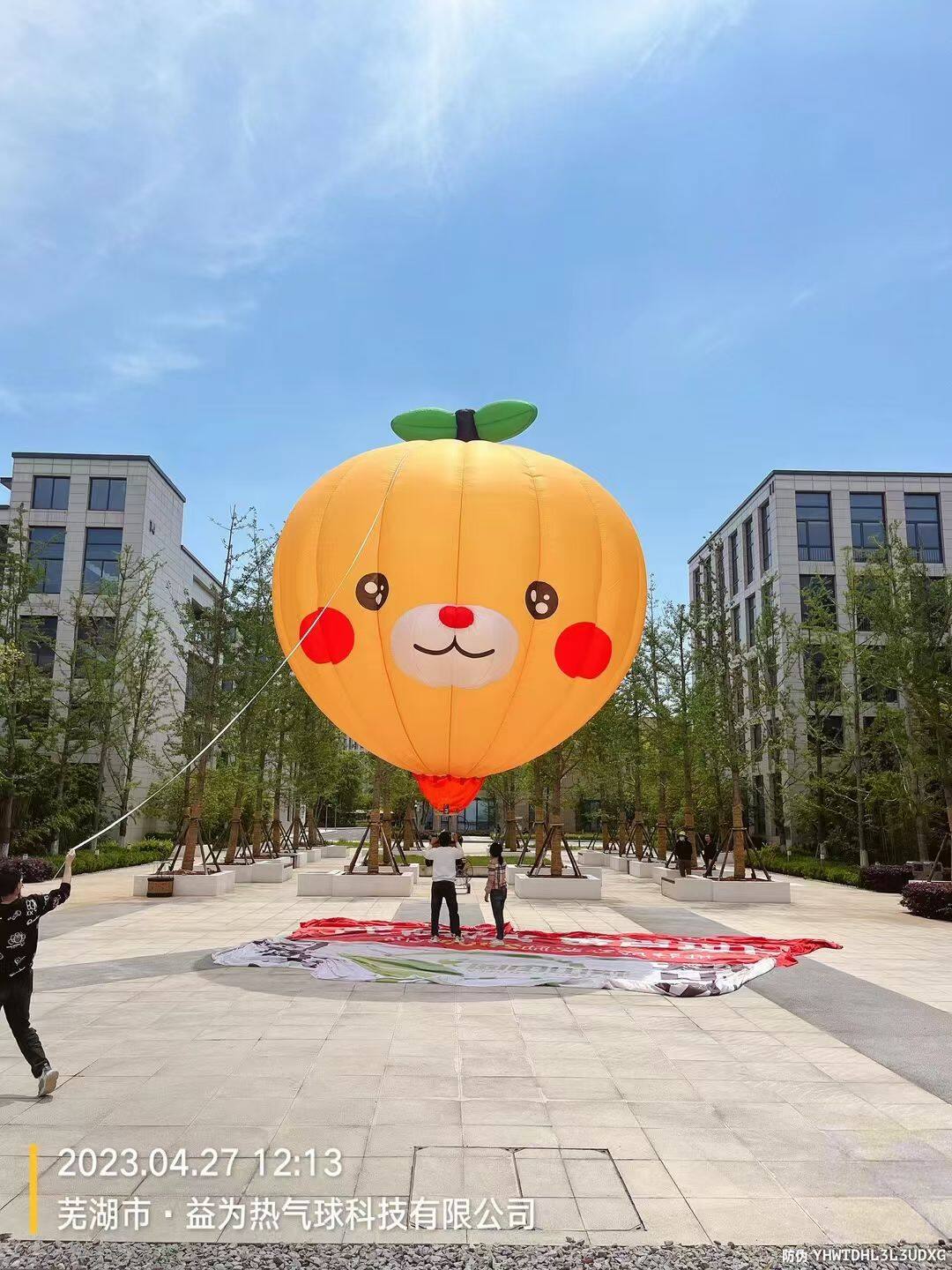 Cute Orange-Shaped Remote-Controlled Hot Air Balloon – Vibrant orange-yellow, plump and round design. Perfect for fruit-themed festivals, agricultural expos, and family-friendly events.