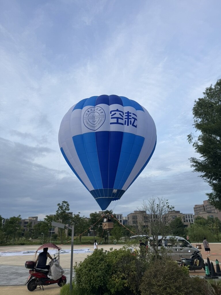 蓝白空耘品牌载人气球